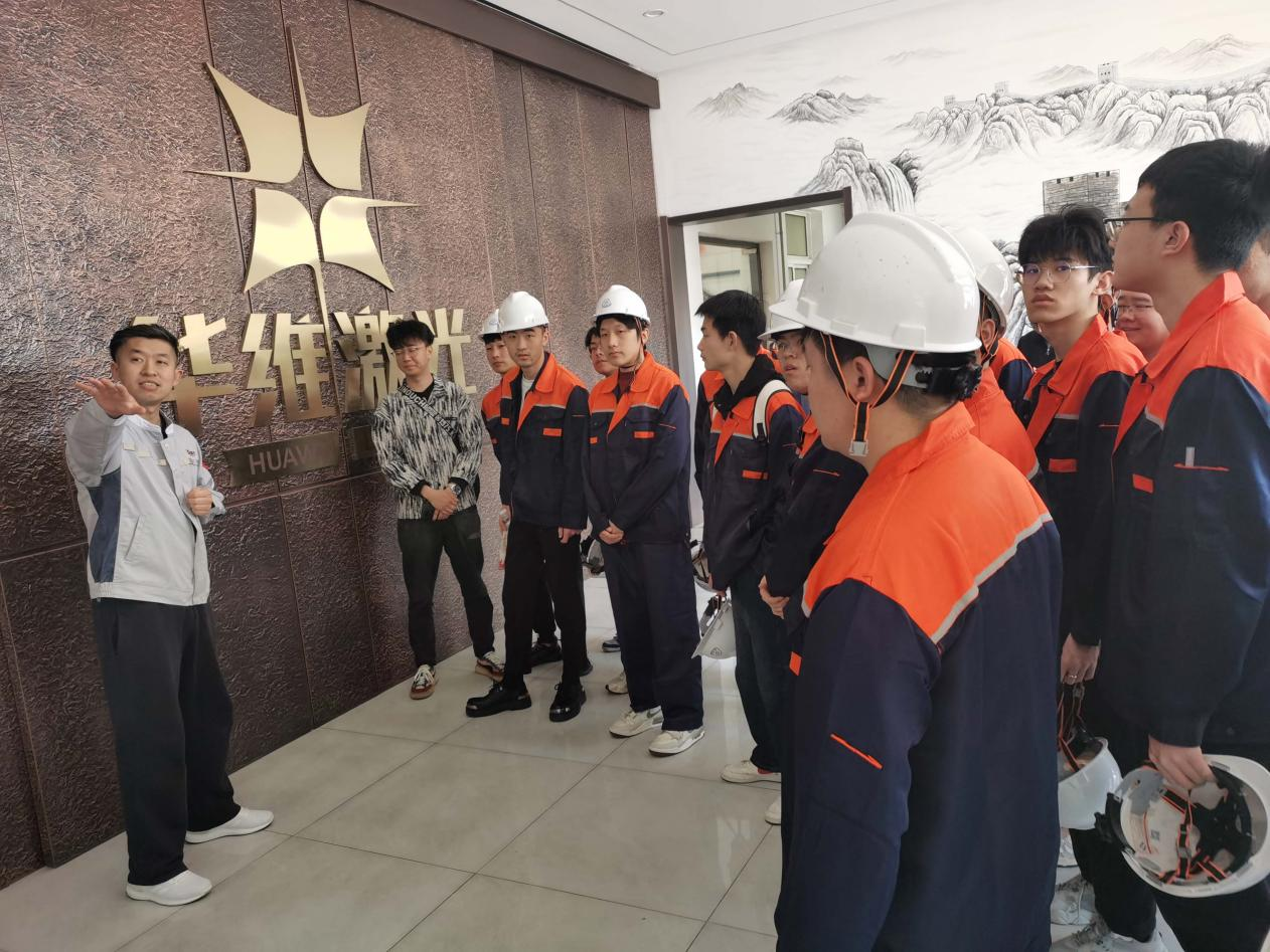 Shenyang Teknoloji Üniversitesi öğretmenleri ve öğrencileri Huawei Laser Equipment Manufacturing Co., Ltd.