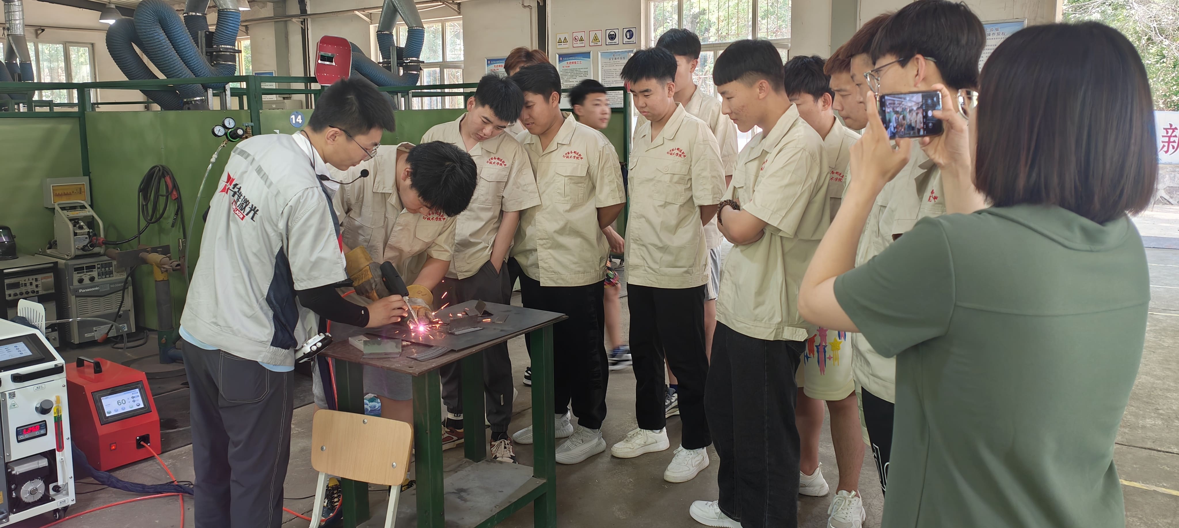 Huawei Laser'ın 1500W El Taşıyıcı Kaynakçısı Liaoning Tech College'da Beceri Eğitimini Artırıyor